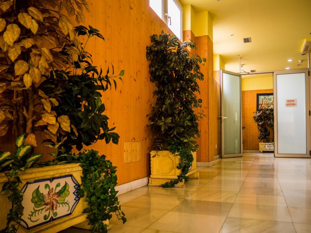 Hotel Bezana Lago Santa Cruz De Bezana Buitenkant foto