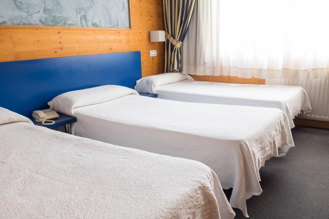Hotel Bezana Lago Santa Cruz De Bezana Buitenkant foto